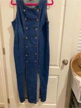 Sleeveless Dark Blue Denim Maxi Dress with Double-Breasted Buttons